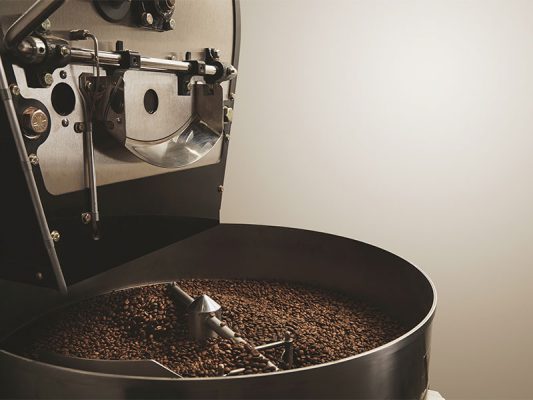 دستگاه برشته کاری که میزانی قهوه در آن رست می‌شود.